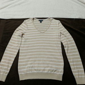 Like new Tommy Hilfiger sweater size small